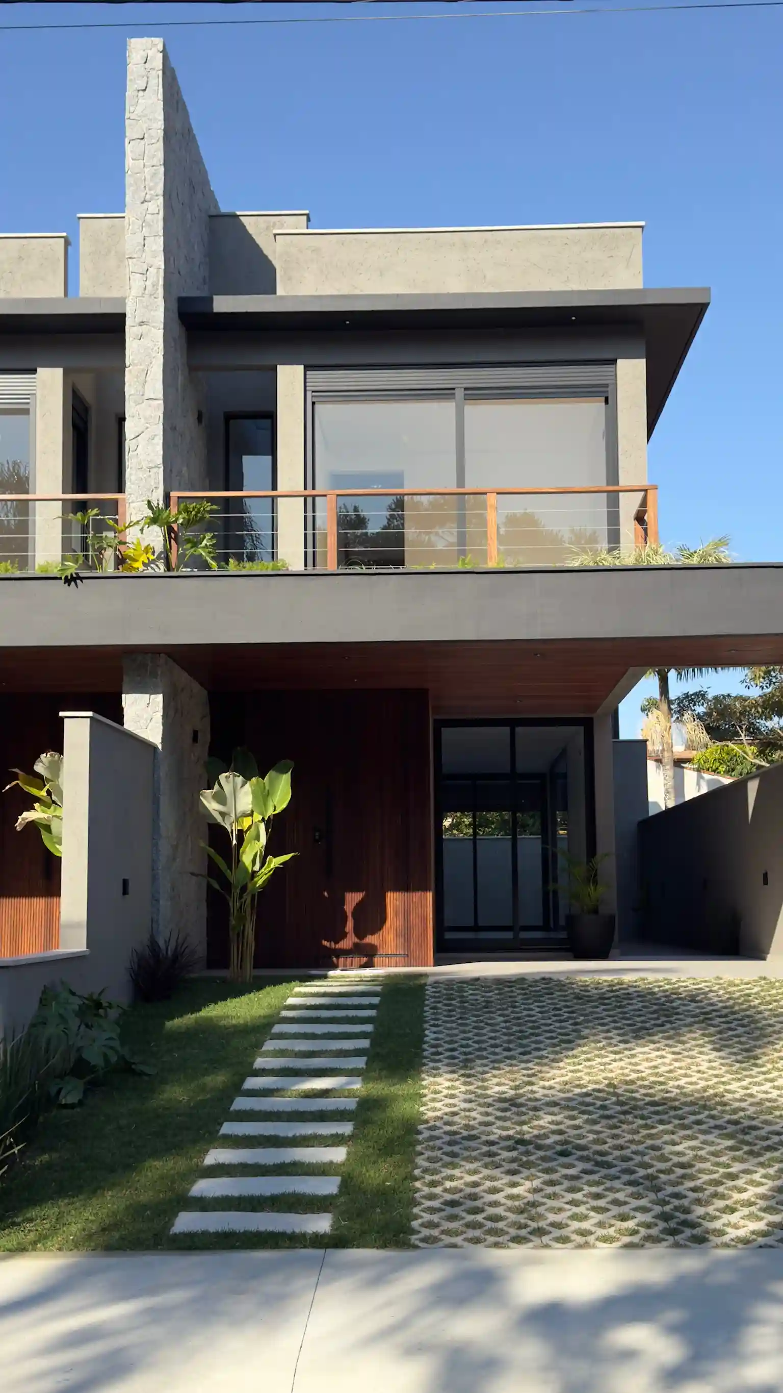 Entrance and facade of Casas Açores